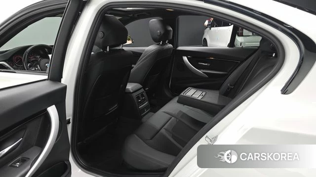 BMW 3 Series (F30) 2018 Белый из Кореи, фото 2