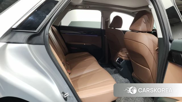 Hyundai Grandeur Hybrid (GN7) 2023 Серебряный из Кореи, фото 2