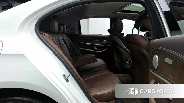 Mercedes-Benz E-Class W213 2019 Белый из Кореи, фото 2