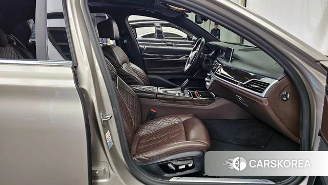 BMW 7 Series (G11) 2021 Песочный из Кореи, фото 2