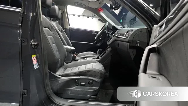 Volkswagen Tiguan second Generation 2023 Серый из Кореи, фото 2