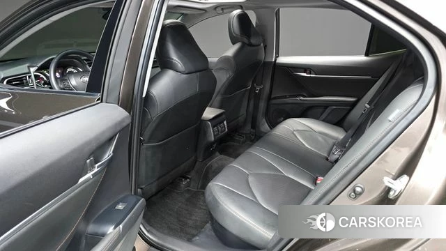 Toyota Camry (XV70) 2018 Коричневый из Кореи, фото 2