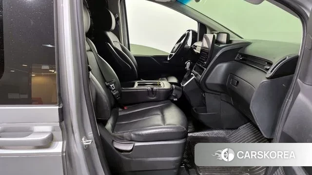 Hyundai Staria 2022 Серебряный из Кореи, фото 2