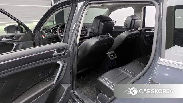 Volkswagen Tiguan second Generation 2023 Серый из Кореи, фото 2