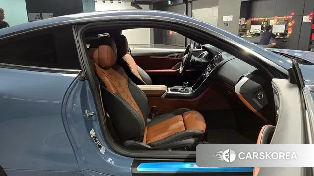 BMW 8 Series (G15) 2022 Светло-серебряный цвет из Кореи, фото 2