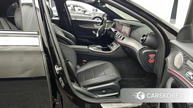 Mercedes-Benz E-Class W213 2023 Черный из Кореи, фото 2