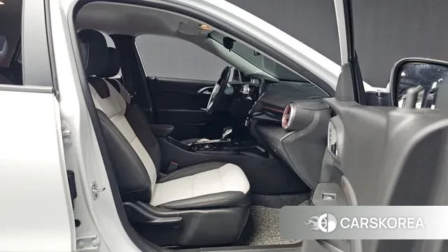 Chevrolet (GM Daewoo) Trax Crossover 2024 Белый из Кореи, фото 2