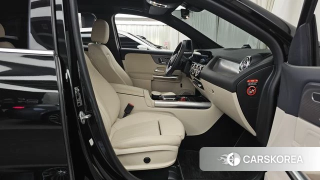 Mercedes-Benz GLA - Class H247 2021 Черный из Кореи, фото 2