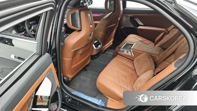 BMW 7 Series (G70) 2024 Черный из Кореи, фото 2