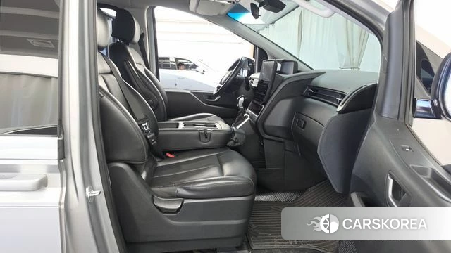 Hyundai Staria 2022 Серебристо-серый из Кореи, фото 2