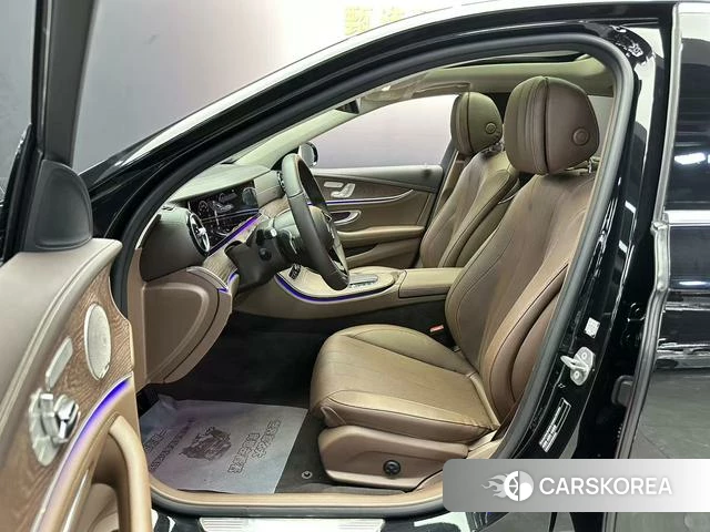 Mercedes-Benz E-class 2023 Черный из Китая, фото 2