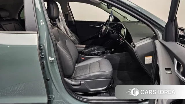 Kia Di Ol Nu Niro 2023 Темно-зеленый из Кореи, фото 2