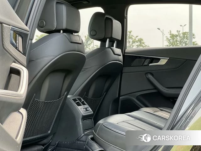 Audi A4L 2024 Темно-серый из Китая, фото 2