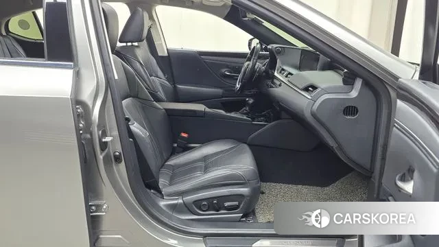 Lexus ES300h 7th generation 2020 Серый из Кореи, фото 2