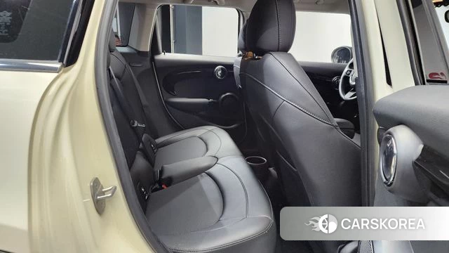 Mini Cooper 2021 Жемчужный цвет из Кореи, фото 2