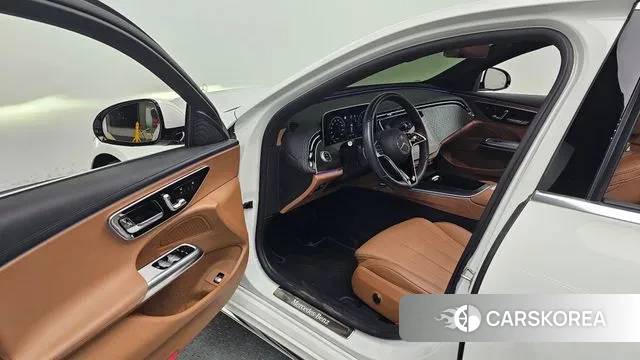 Mercedes-Benz E-Class W214 2024 Белый из Кореи, фото 2