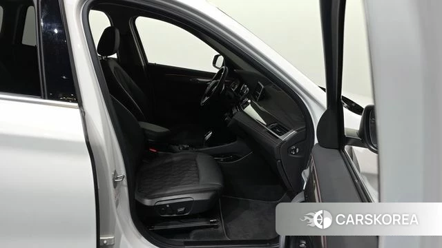 BMW X1 (F48) 2021 Белый из Кореи, фото 2