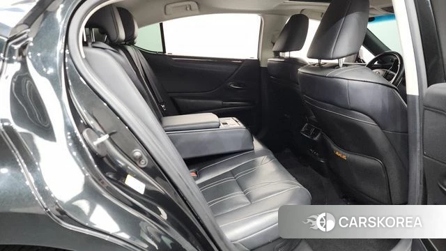 Lexus ES300h 7th generation 2018 Черный из Кореи, фото 2