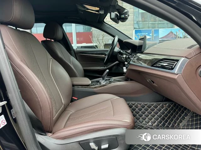 BMW 5 series 2022 Черный из Китая, фото 2