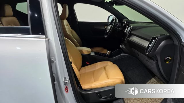 Volvo XC40 2020 Серебристо-серый из Кореи, фото 2