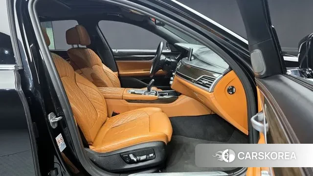 BMW 7 Series (G11) 2022 Черный из Кореи, фото 2