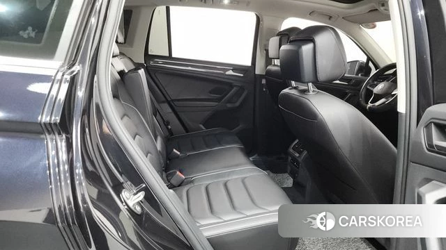 Volkswagen Tiguan second Generation 2022 Черный из Кореи, фото 2