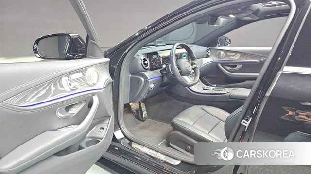 Mercedes-Benz E-Class W213 2021 Черный из Кореи, фото 2