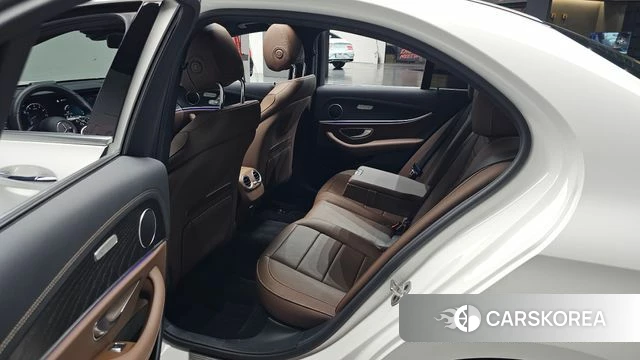 Mercedes-Benz E-Class W213 2023 Белый из Кореи, фото 2