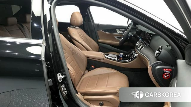 Mercedes-Benz E-Class W213 2022 Черный из Кореи, фото 2