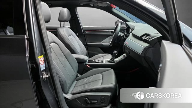 Audi Q3 (F3) 2022 Серый из Кореи, фото 2