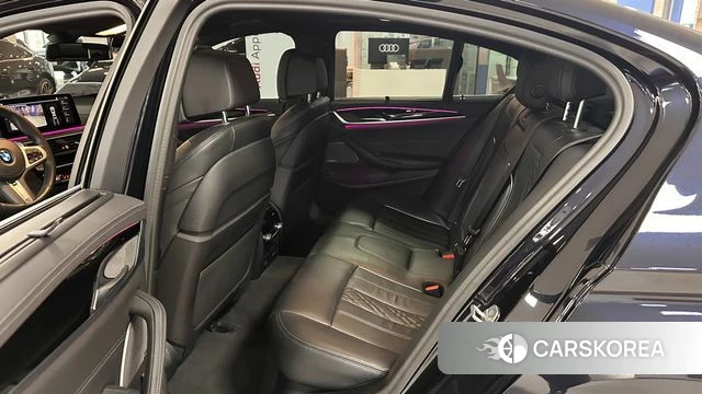 BMW 5 Series (G30) 2023 Черный из Кореи, фото 2