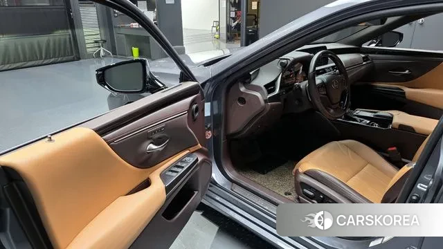 Lexus ES300h 7th generation 2020 Серебристо-серый из Кореи, фото 2