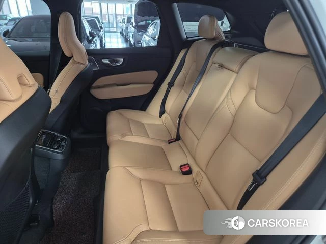 Volvo XC60 second Generation 2023 Белый из Кореи, фото 2