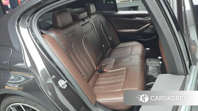 BMW 5 Series (G30) 2021 Серый из Кореи, фото 2