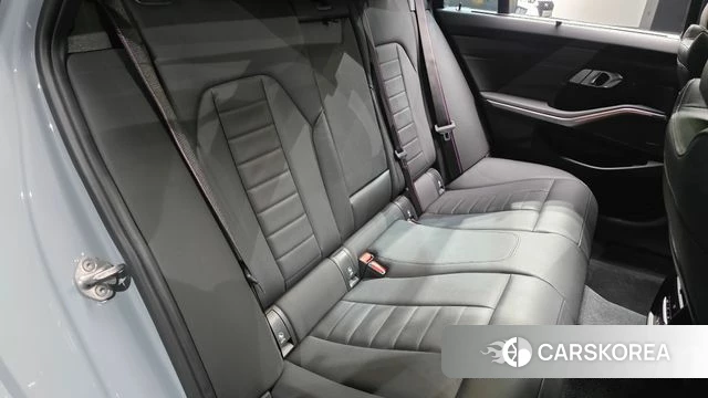 BMW 3 Series (G20) 2025 Светло-серебряный цвет из Кореи, фото 2