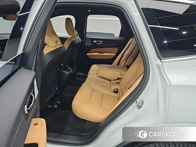 Volvo XC60 second Generation 2022 Белый из Кореи, фото 2