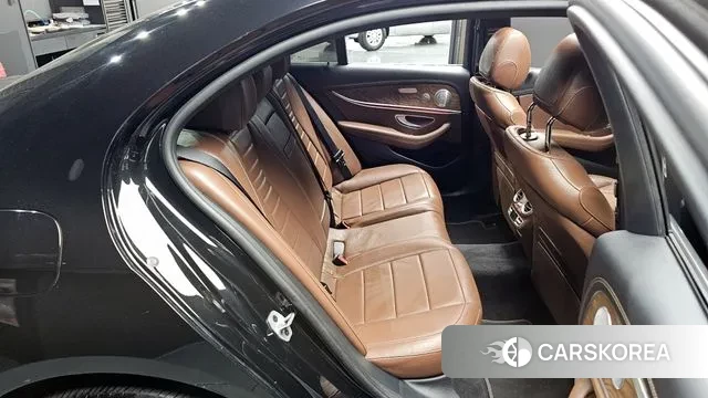 Mercedes-Benz E-Class W213 2021 Черный из Кореи, фото 2