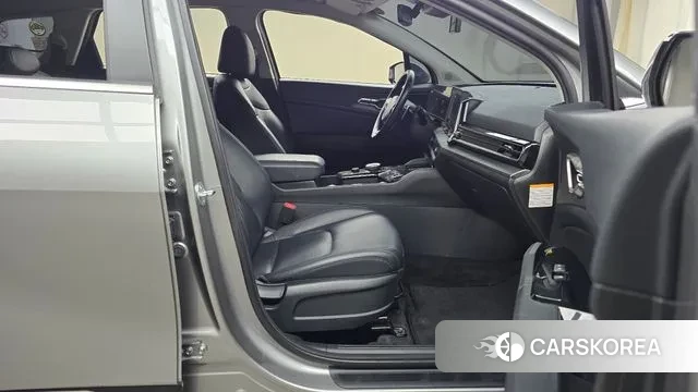 Kia Sportage 5th Generation Hybrid 2023 Серебристо-серый из Кореи, фото 2