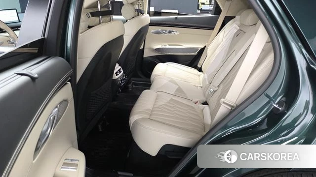 Genesis GV70 2023 Зеленый из Кореи, фото 2