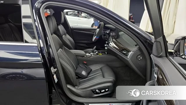 BMW 5 Series (G30) 2022 Черный из Кореи, фото 2