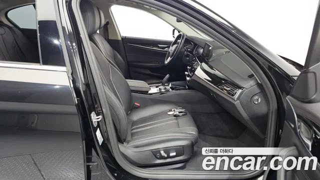 BMW 5 Series (G30) 2018 Черный из Кореи, фото 2