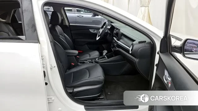 Kia The New K3 2nd generation 2021 Белый из Кореи, фото 2