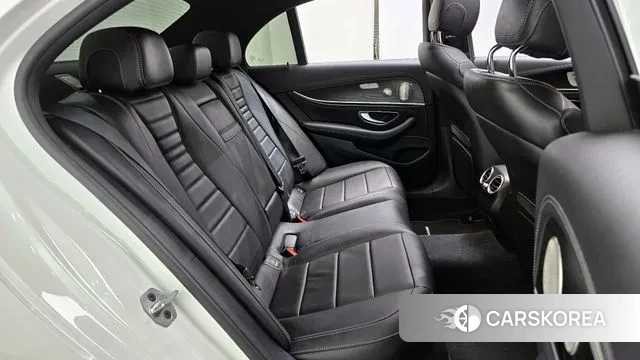 Mercedes-Benz E-Class W213 2022 Белый из Кореи, фото 2