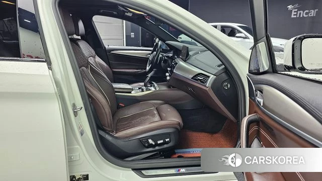 BMW 5 Series (G30) 2019 Белый из Кореи, фото 2