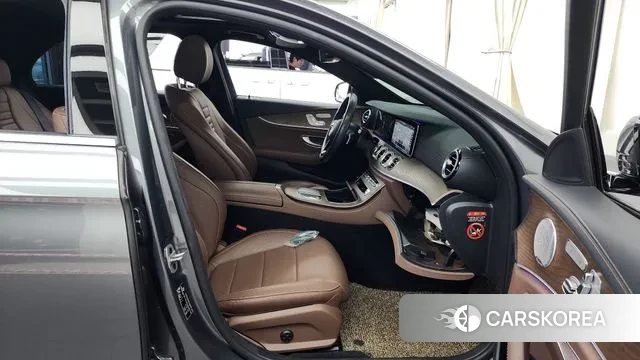 Mercedes-Benz E-Class W213 2020 Серый из Кореи, фото 2