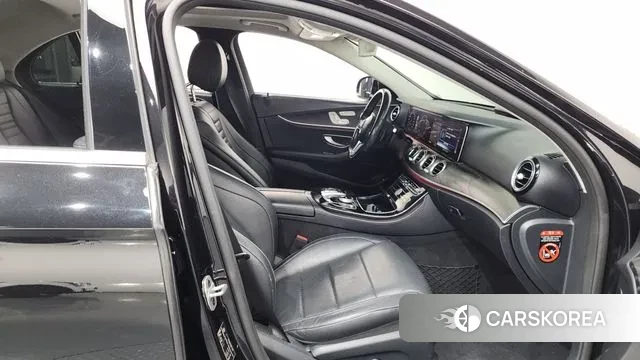 Mercedes-Benz E-Class W213 2019 Черный из Кореи, фото 2