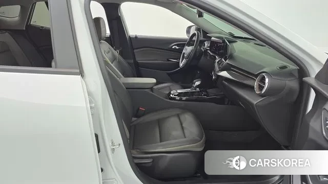 Chevrolet (GM Daewoo) Trax Crossover 2023 Белый из Кореи, фото 2