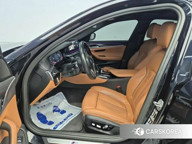 BMW 5 Series (G30) 2023 Черный из Кореи, фото 2