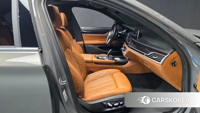 BMW 7 Series (G11) 2022 Серебристо-серый из Кореи, фото 2