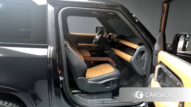 Land Rover Defender (L663) 2024 Черный из Кореи, фото 2